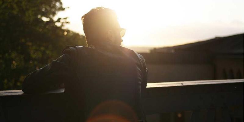 进行一次“金钱隐身实验”：一天内完成所有消费，但不留下任何电子或纸质痕迹