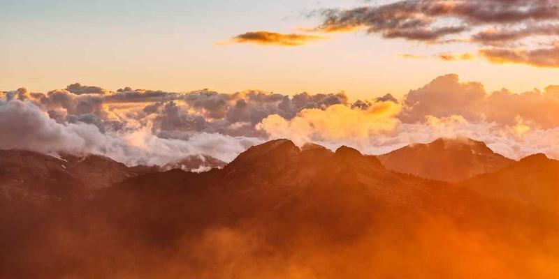 在极度兴奋时强迫自己静坐，在极度疲惫时强迫自己狂舞