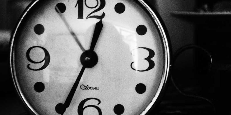 用手机拍摄并剪辑一部时长一分钟的“无声默片”