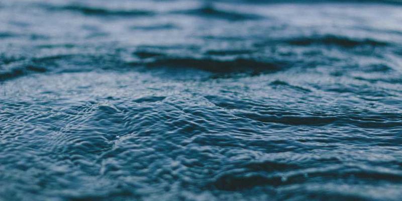 显微镜下，观察砂糖晶体与食盐晶体截然不同的建筑美学