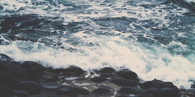 将两个无关事物强制关联，并创造出新想法：比如“咖啡与宪法”