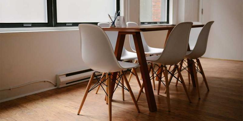 将堵塞下水道的头发团，尊奉为现代都市生活焦虑的图腾