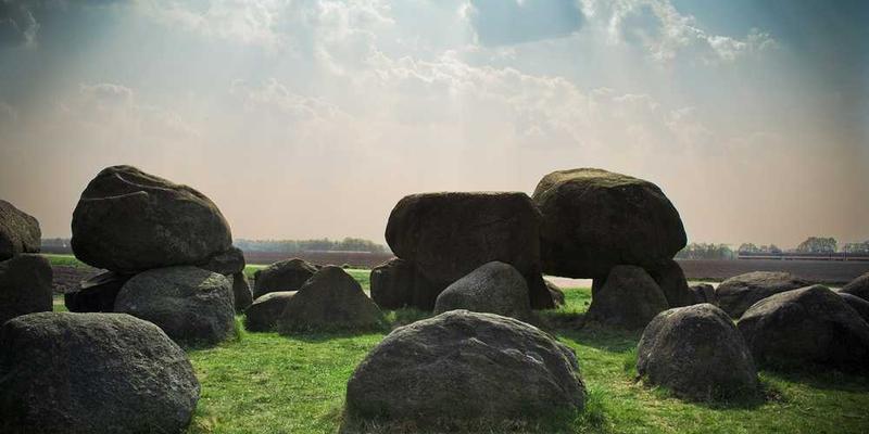 AI“阅读”千万首诗后，宣称发现了人类未察觉的“终极韵律公式”