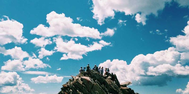 如果AI法官的判决比人类更公正（但无法解释逻辑），我们该接受吗