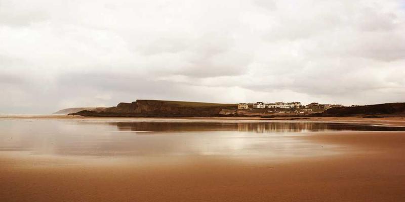 测量你离开一个房间后，关于你的议论所形成的“声誉暗物质”残留量