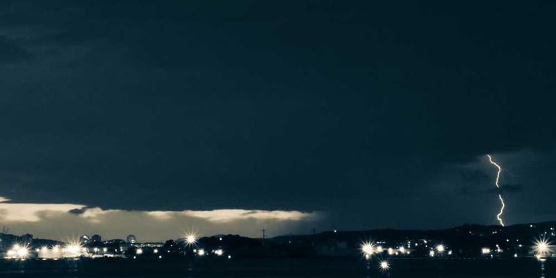 AI阅读完全球菜谱后，创造了一道逻辑上完美但无人敢吃的“终极料理”。